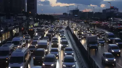 İstanbul'da Trafik Sorunu Devam Ediyor: Yeni Güzergahlar Kapatılıyor